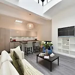 Three Bedroom Flat In South Kensington