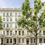 Three Bedroom Flat In South Kensington