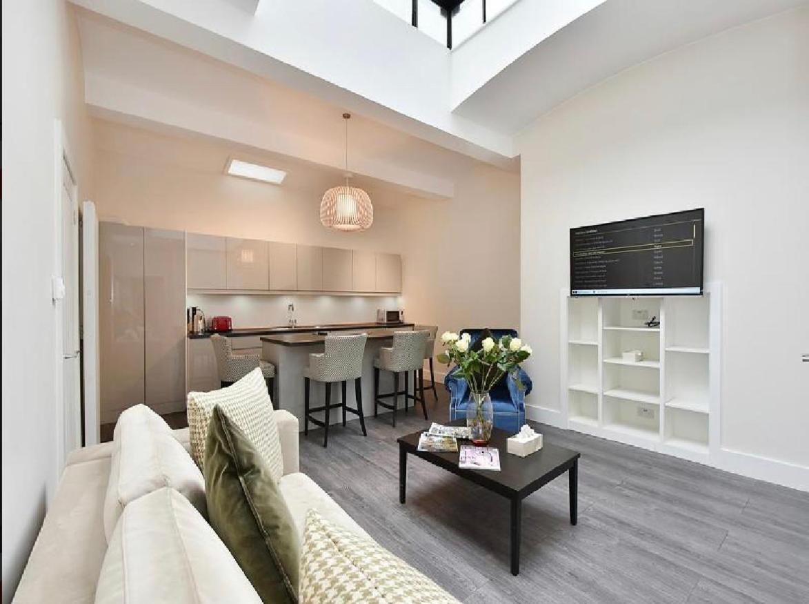 Three Bedroom Flat In South Kensington Apartment *