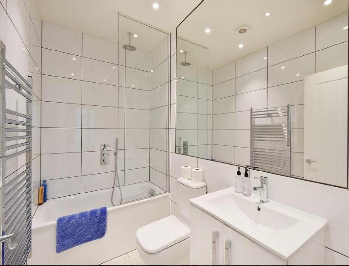 Three Bedroom Flat In South Kensington *