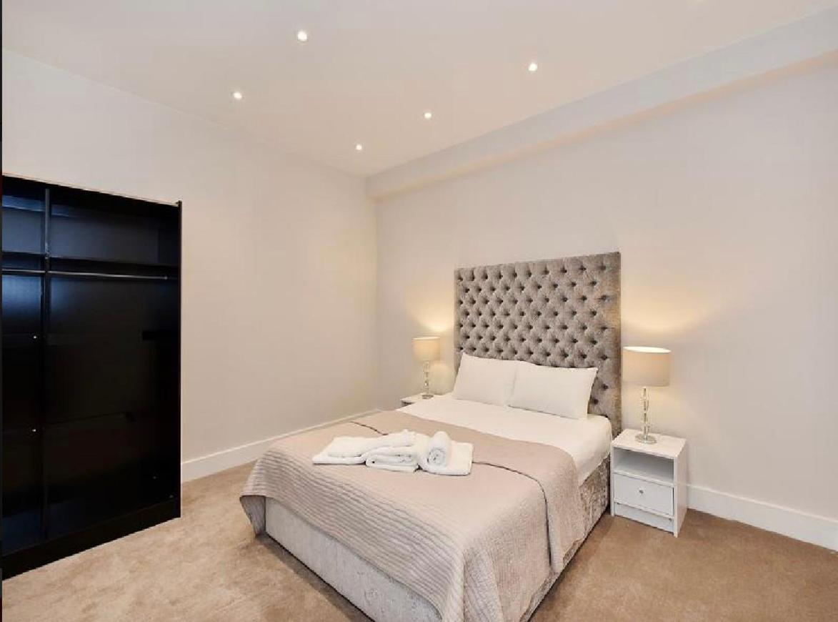Three Bedroom Flat In South Kensington *