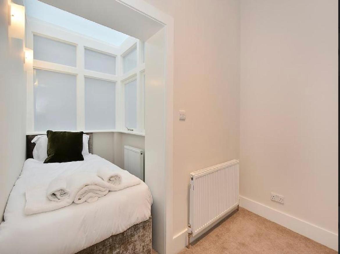 Three Bedroom Flat In South Kensington Apartment *